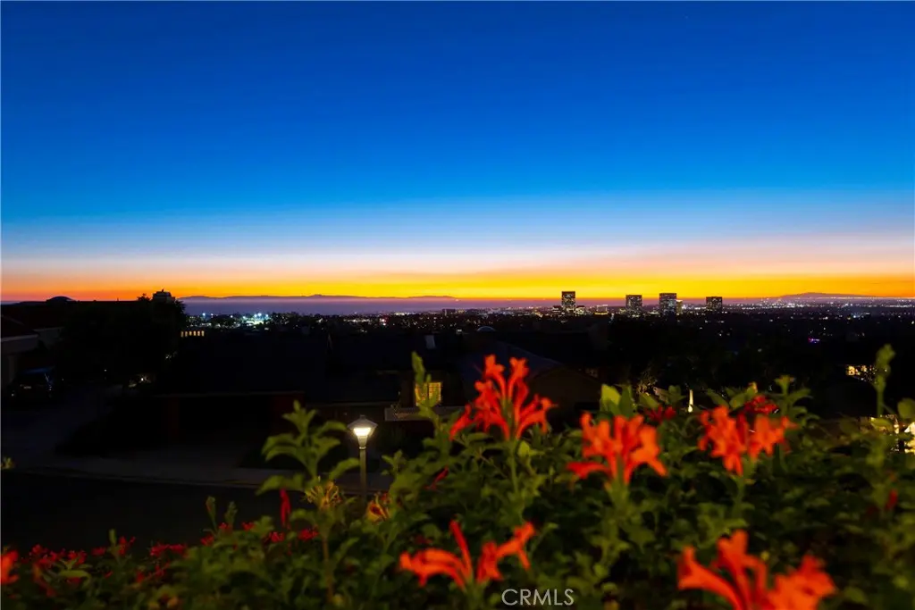 Condominium for rent at 17 Harbor Ridge Drive, Newport Beach, CA featuring 5 beds and 5 baths