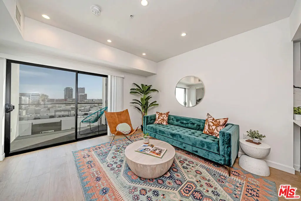 Condominium for sale at 321 Oxford Avenue PH6, Los Angeles, CA featuring 2 beds and 2 baths