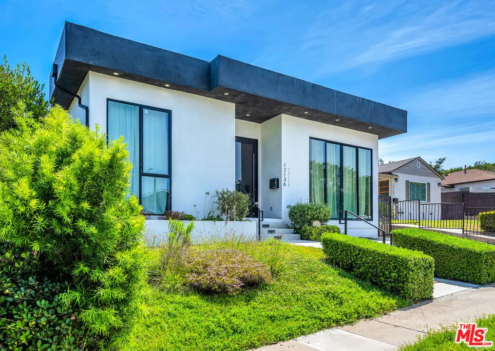Single Family Residence for rent at 12136 Clarkson Road, Los Angeles, CA featuring 3 beds and 3 baths