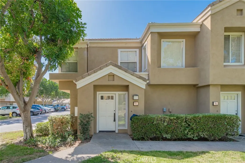 Condominium for rent at 17 Auburn Aisle, Irvine, CA featuring 3 beds and 2 baths