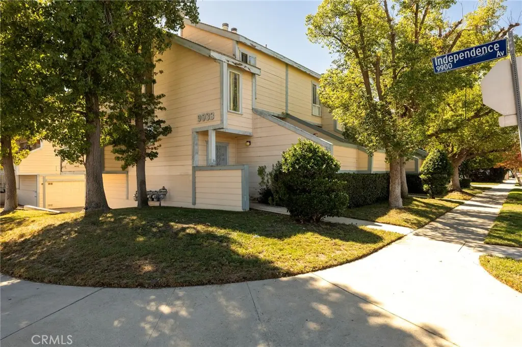9933 Independence B, Chatsworth, CA — listing photo 1