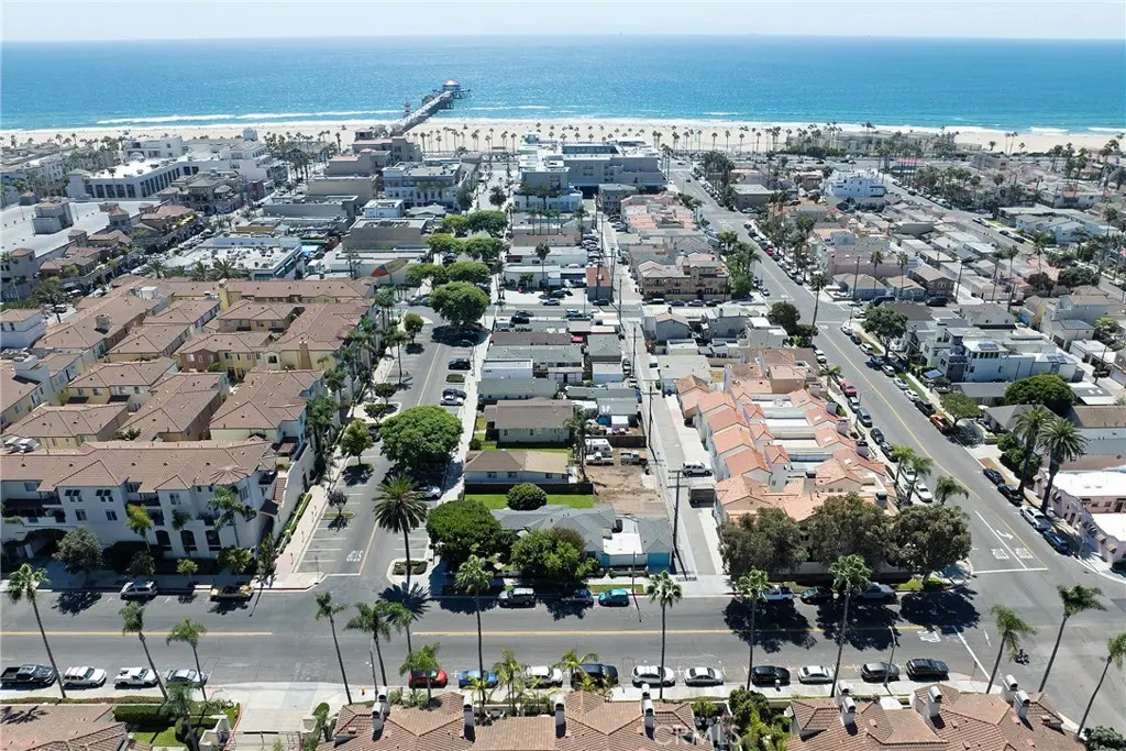 415 Townsquare 126, Huntington Beach, CA — listing photo 1