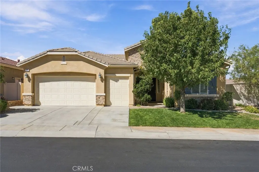Single Family Residence for sale at 475 Whitney Peak, Beaumont, CA featuring 2 beds and 3 baths