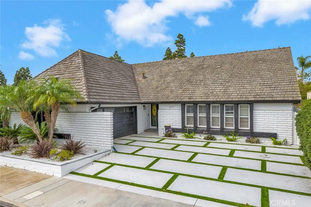 21151 Chubasco Lane, Huntington Beach, CA — listing photo 1