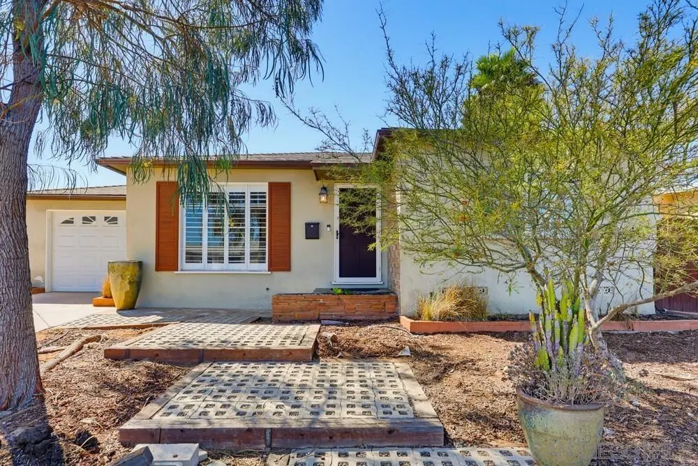 Single Family Residence for rent at 4044 Vista Grande Dr., San Diego, CA featuring 3 beds and 2 baths