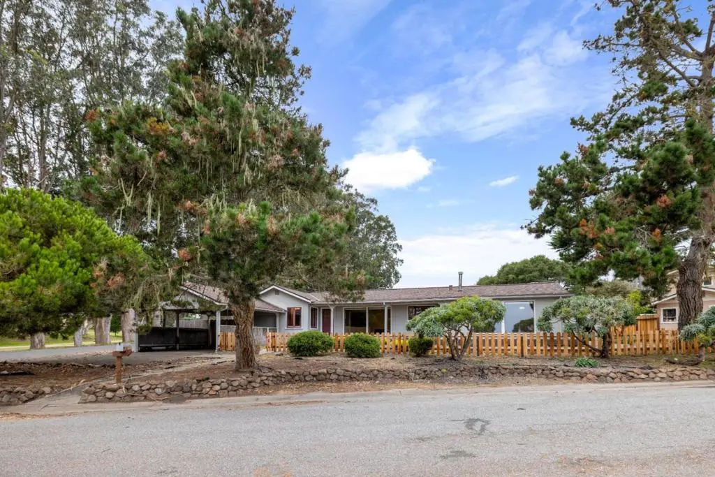 865 Crest Avenue, Pacific Grove, CA — listing photo 1