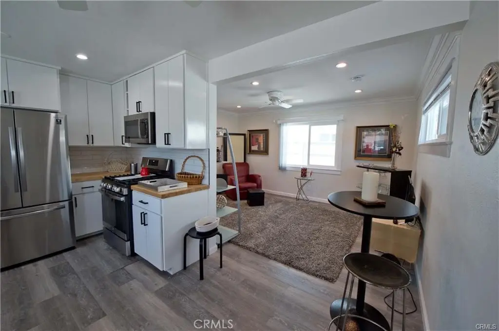 Triplex for rent at 817 Calle Puente, San Clemente, CA featuring 1 bed and 1 bath