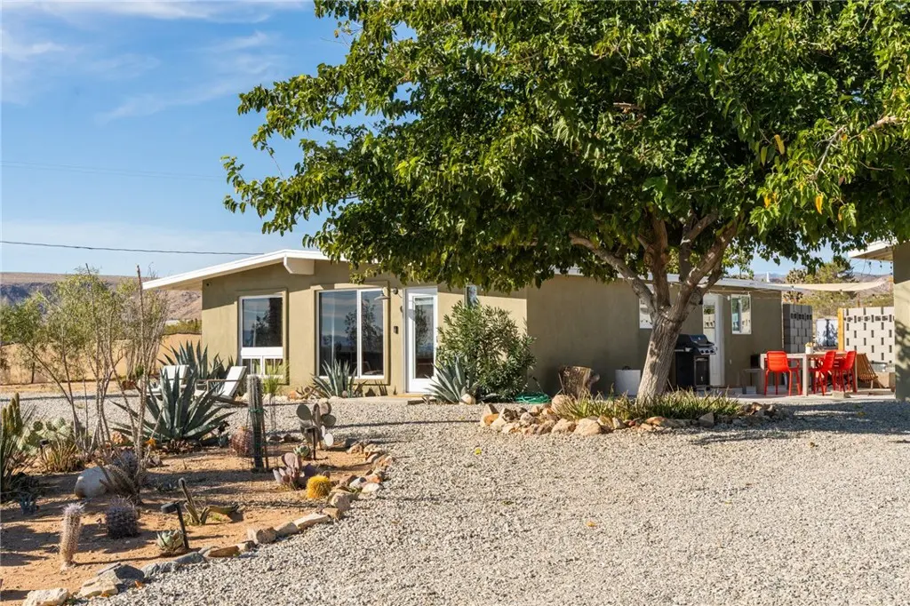 828 Cherokee Trail, Yucca Valley, CA — listing photo 1