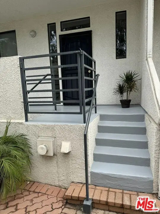 Condominium for rent at 1749 12th Street B, Santa Monica, CA featuring 2 beds and 3 baths