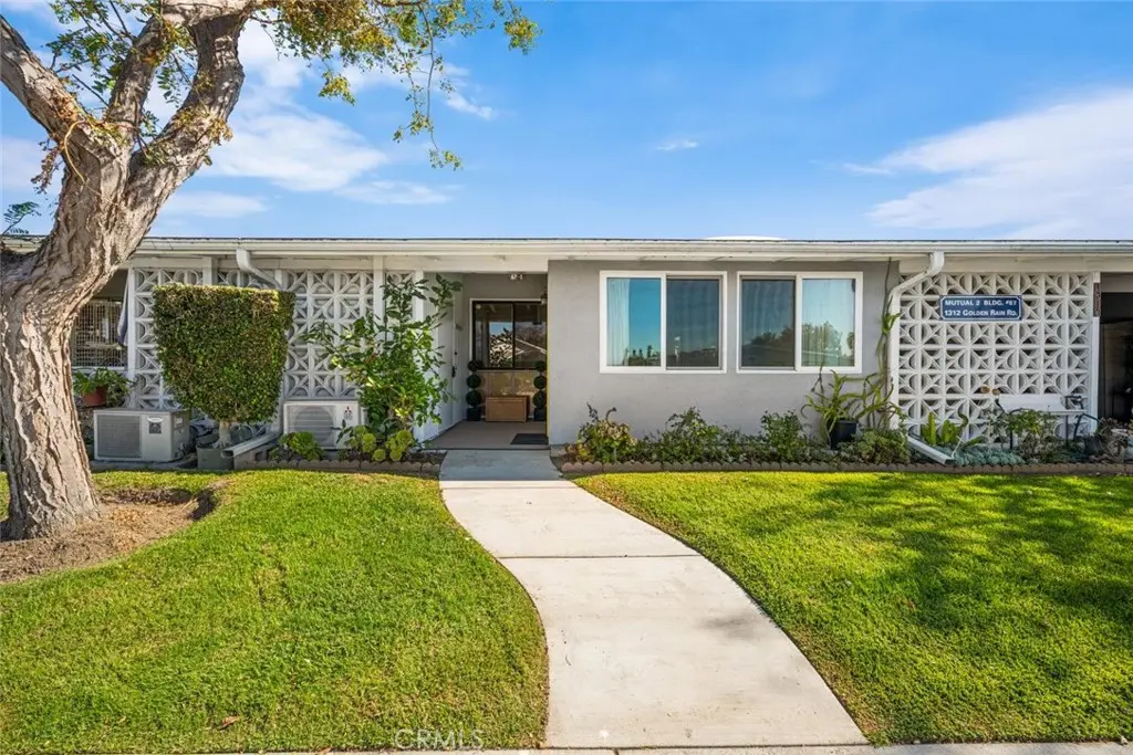 Stock Cooperative for sale at 1312 Golden Rain Road 67i, Seal Beach, CA featuring 2 beds and 1 bath