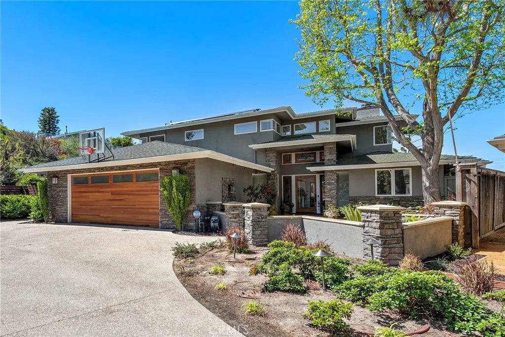 Single Family Residence for rent at 3085 Nestall Road, Laguna Beach, CA featuring 4 beds and 4 baths