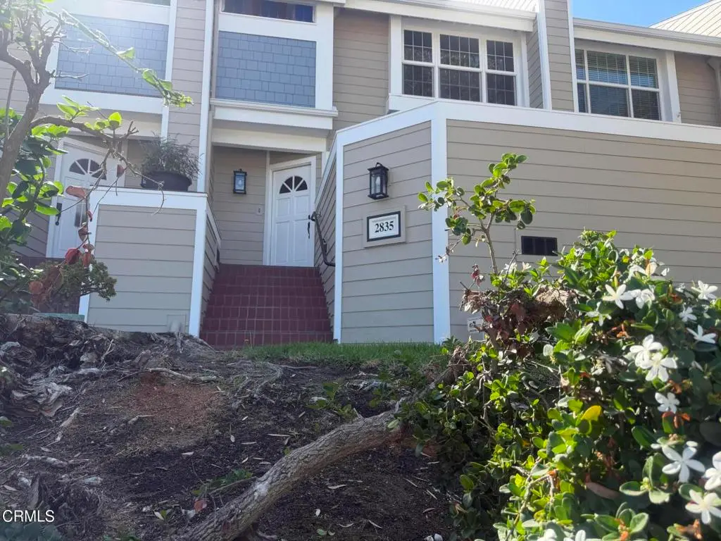 Townhouse for rent at 2835 Harbor Boulevard, Oxnard, CA featuring 2 beds and 3 baths