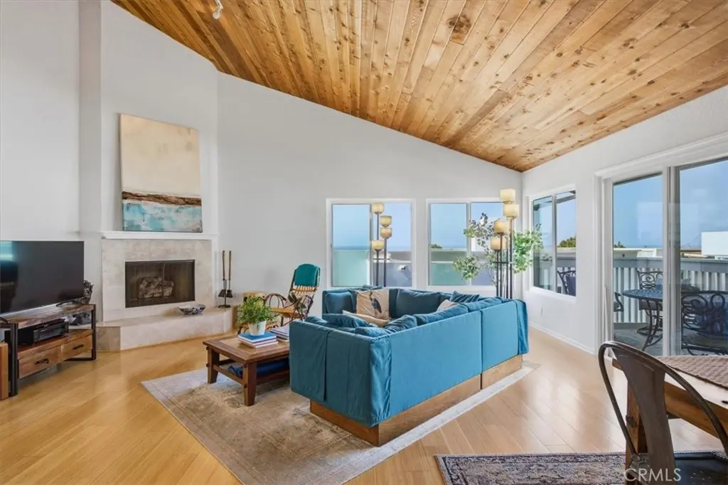 941 1st Street, Hermosa Beach, CA — listing photo 1