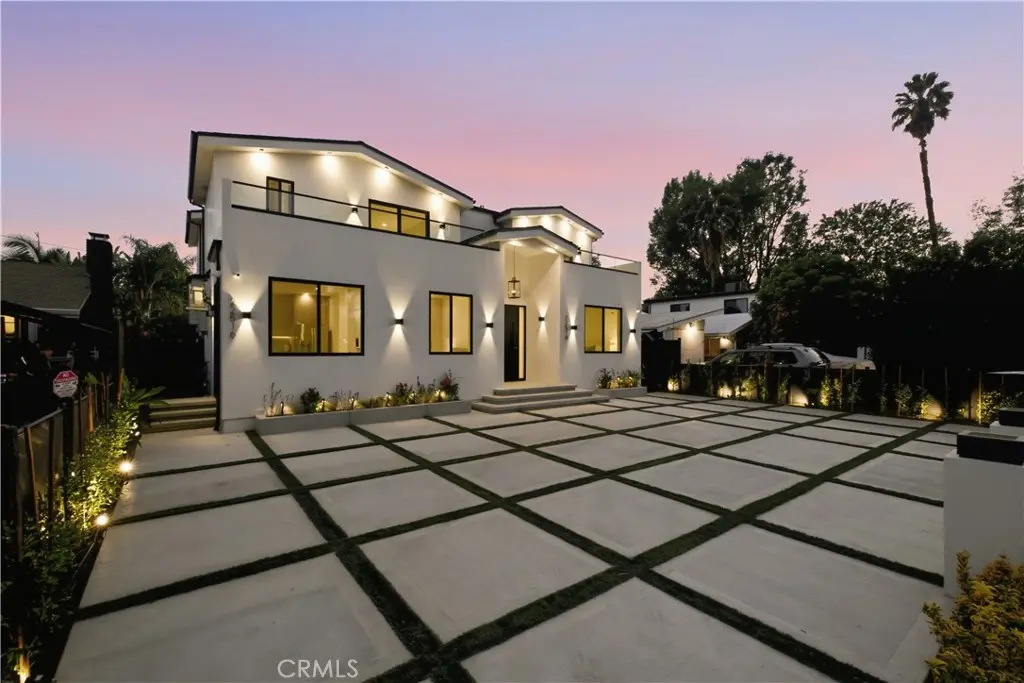 22518 Burbank, Woodland Hills, CA — listing photo 1