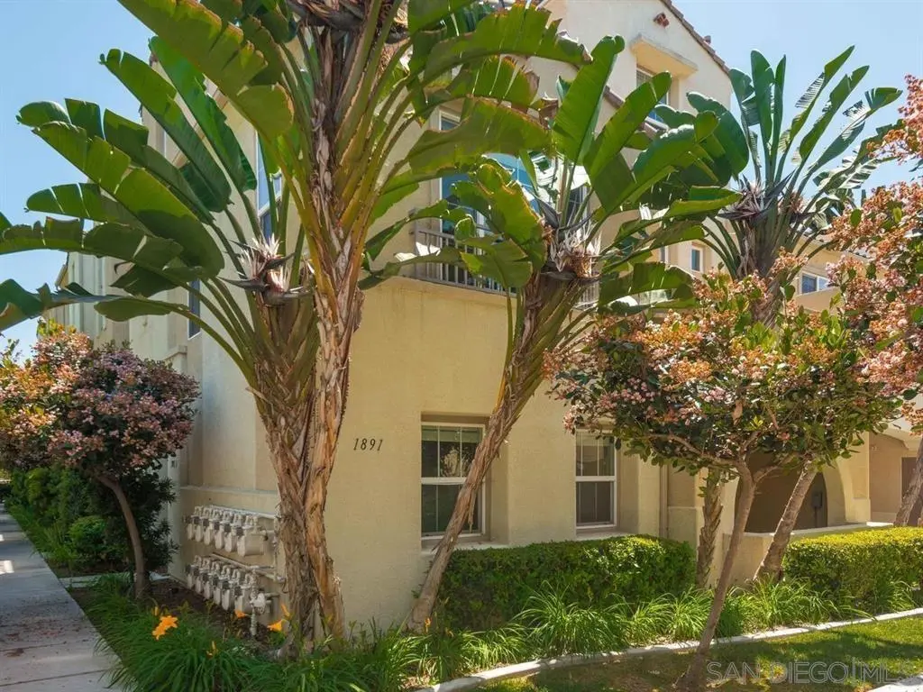 Townhouse for rent at 1891 Fargo Lane 1, Chula Vista, CA featuring 3 beds and 4 baths