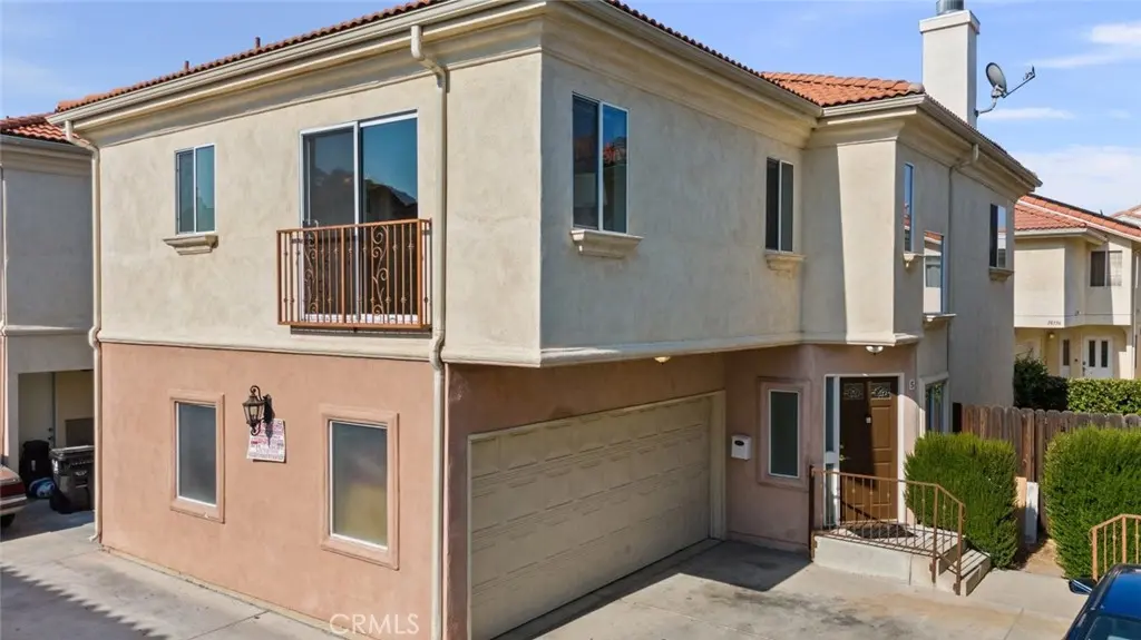 18340 Keswick Street 5, Reseda, CA — listing photo 1