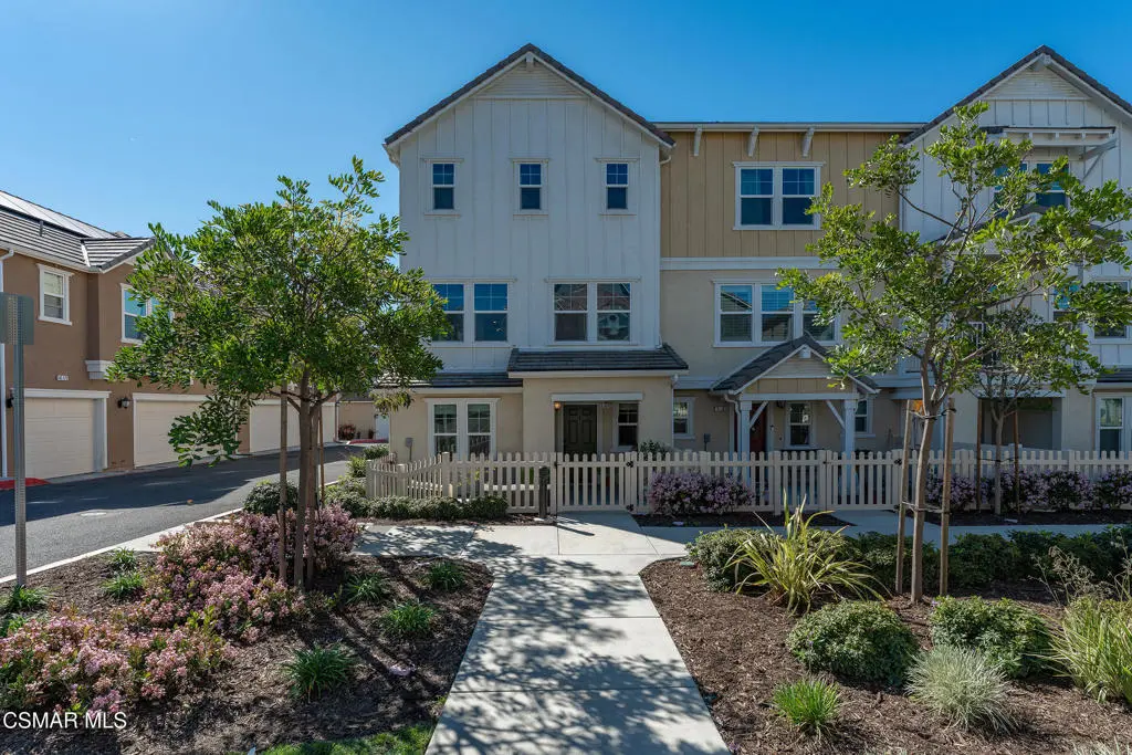 Townhouse for sale at 512 Mulberry Lane, Fillmore, CA featuring 3 beds and 3 baths