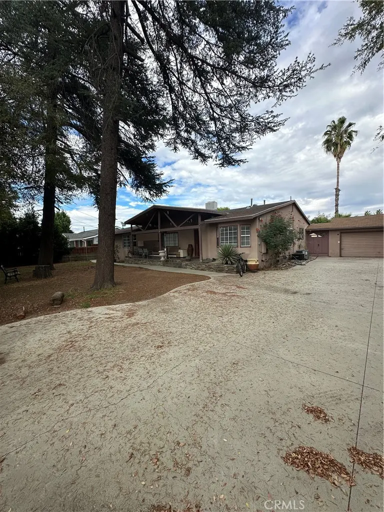 7420 Hesperia, Reseda, CA — listing photo 1