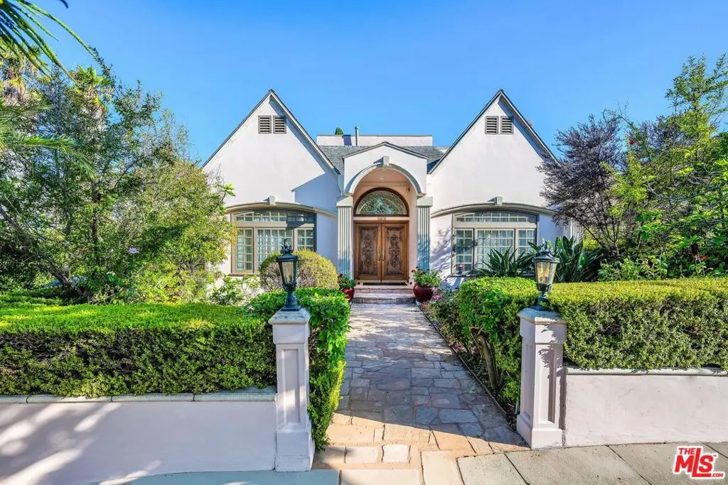 Single Family Residence for rent at 10810 Rochester Avenue, Los Angeles, CA featuring 4 beds and 5 baths