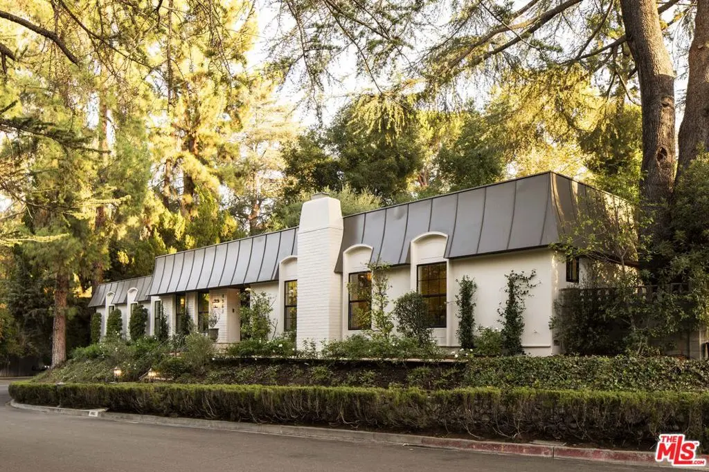 4963 Queen Victoria Road, Woodland Hills, CA — listing photo 1