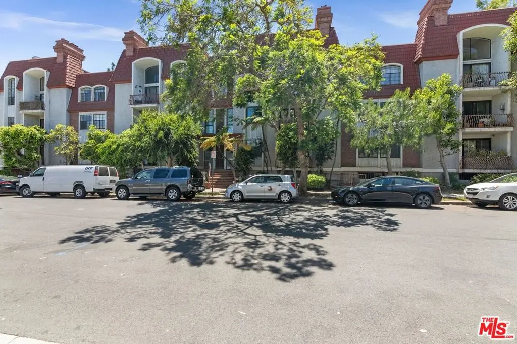 Condominium for rent at 2031 S Bentley Avenue 107, Los Angeles, CA featuring 2 beds and 3 baths