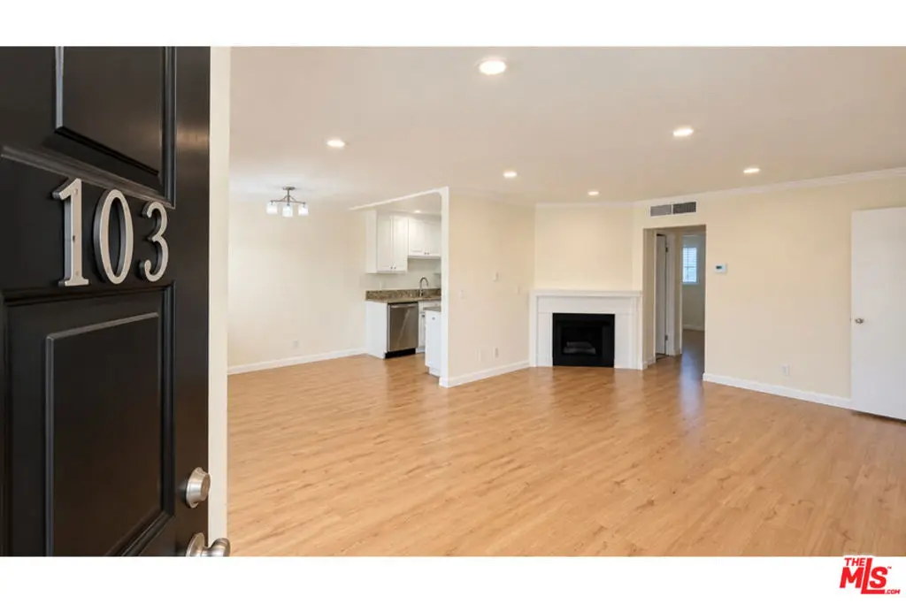 15141 Burbank Boulevard 103, Van Nuys, CA — listing photo 1