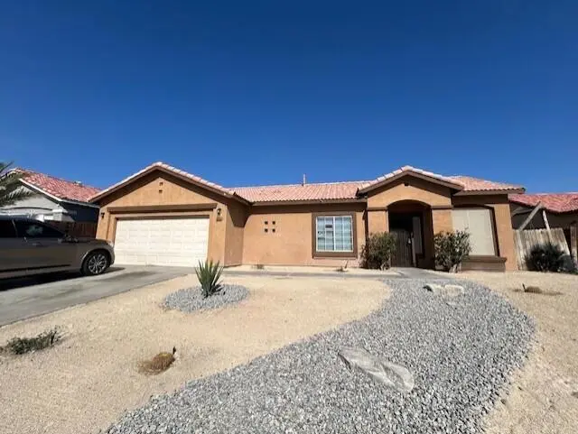 Residential Lease for rent at 31578 Via Ventana, Thousand Palms, Riverside County, CA featuring 2 beds and 2 baths