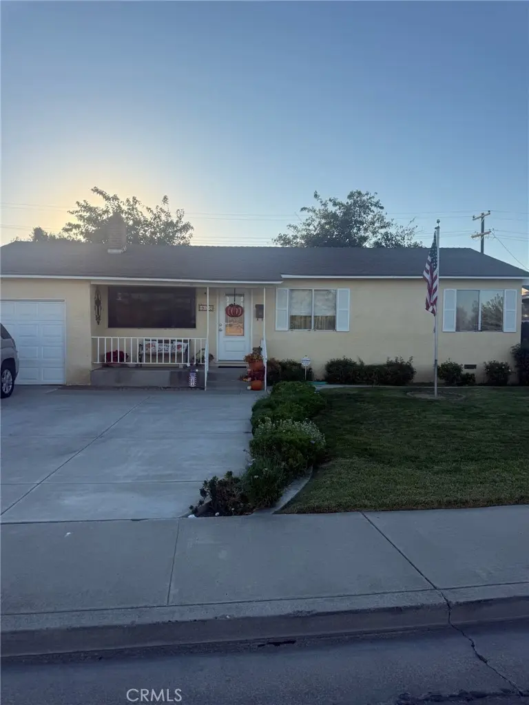 Single Family Residence for sale at 937 Granada, Los Banos, CA featuring 2 beds and 2 baths