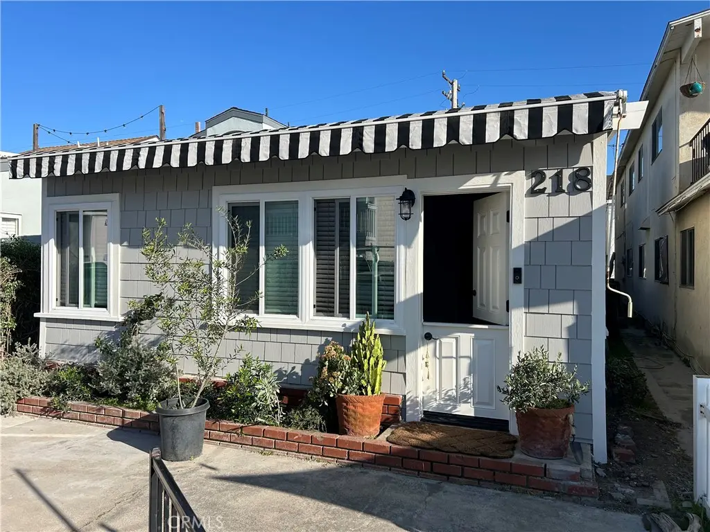 Single Family Residence for rent at 218 35th Street, Newport Beach, CA featuring 1 bed and 1 bath