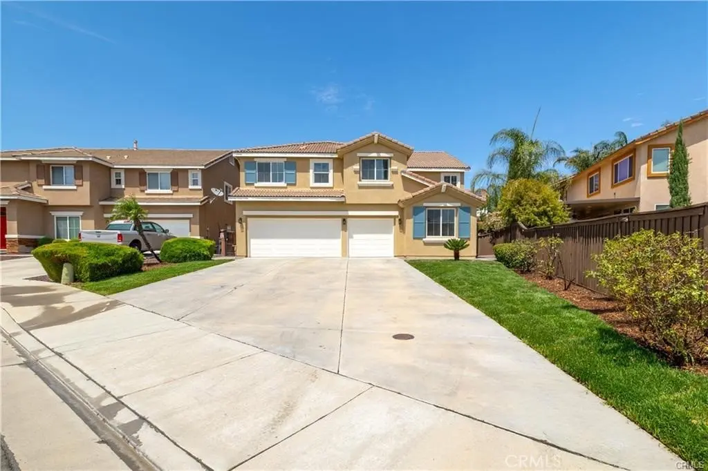 Residential Lease for rent at 23626 Black Oak, Murrieta, Riverside County, CA featuring 5 beds and 3 baths