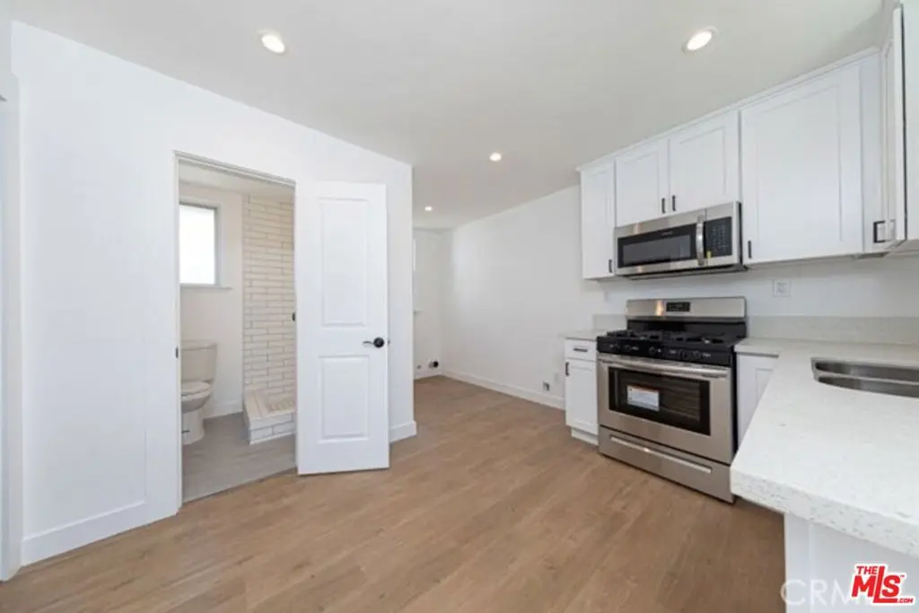70 S Altadena Drive, Pasadena, CA — listing photo 1