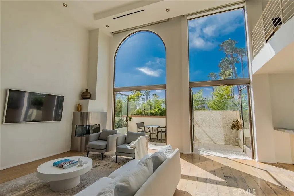 Single Family Residence for rent at 11 Marine Terrace 3, Santa Monica, CA featuring 3 beds and 4 baths
