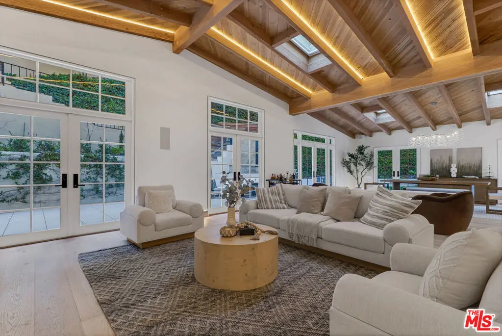 Single Family Residence for rent at 10160 Cielo Drive, Beverly Hills, CA featuring 2 beds and 3 baths