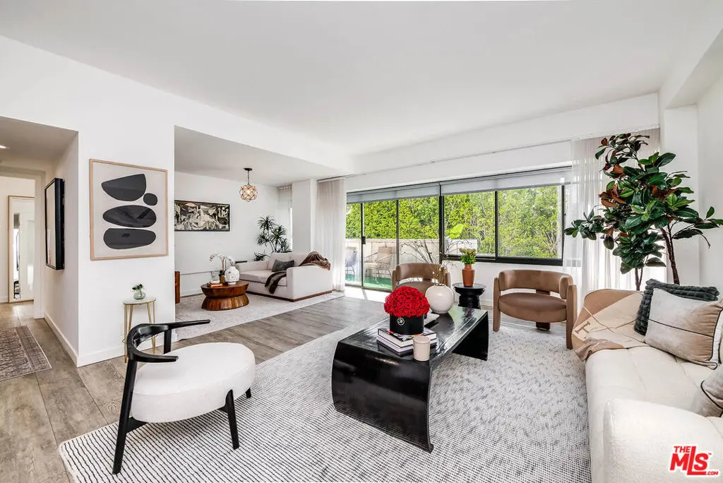 7135 Hollywood Boulevard 305, Los Angeles, CA — listing photo 1