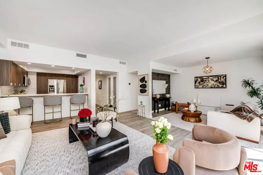 Condominium for sale at 7135 Hollywood Boulevard 305, Los Angeles, CA featuring 1 bed and 2 baths