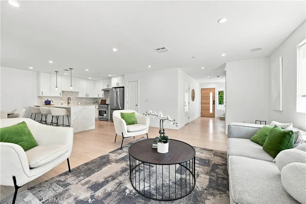 13357 W Cellest Parkway, Pacoima, CA — listing photo 1