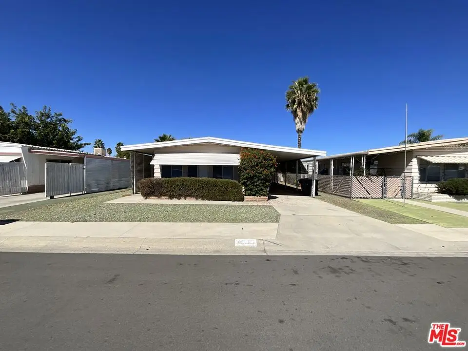 1014 W Johnston Avenue, Hemet, CA — listing photo 1