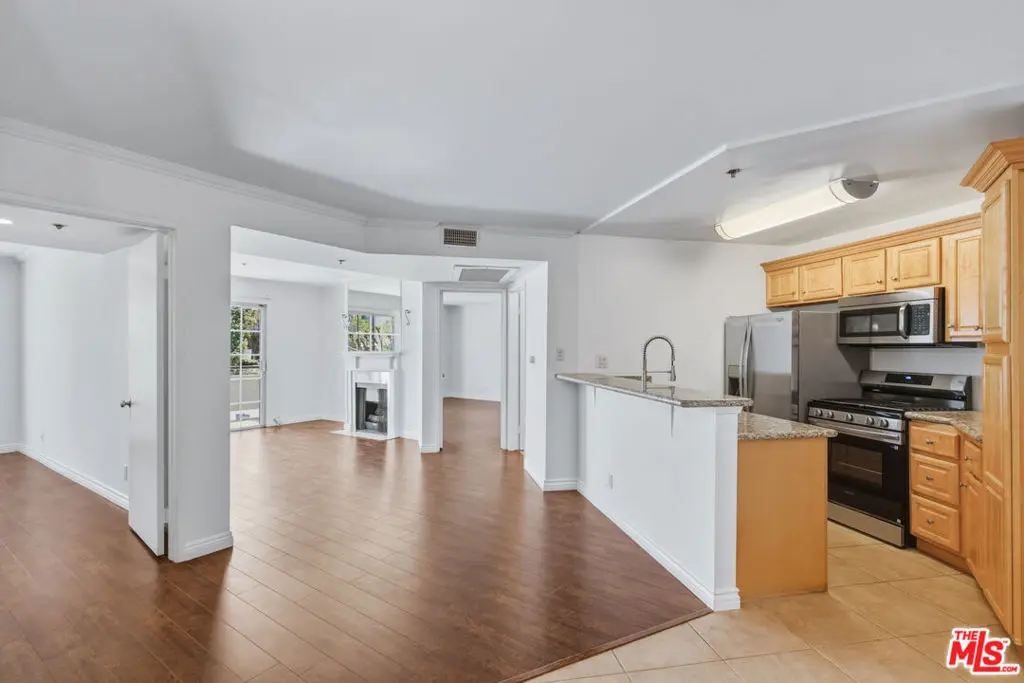 4401 Sepulveda Boulevard 112, Sherman Oaks, CA — listing photo 1