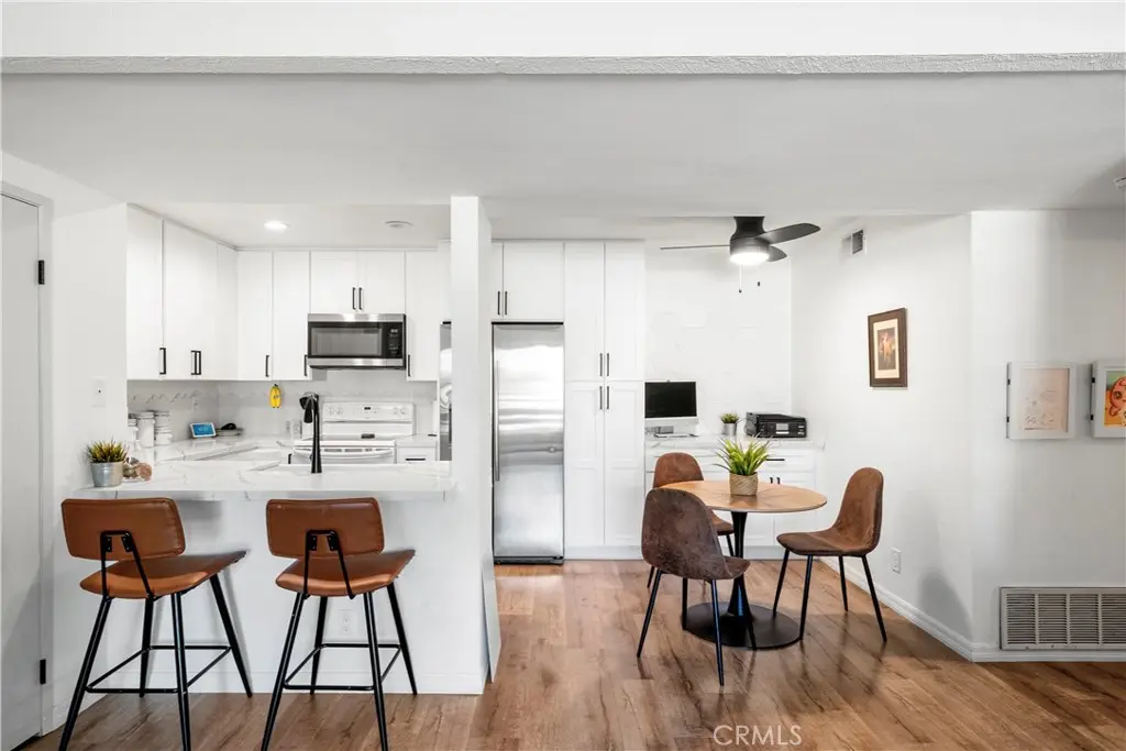 Condominium for sale at 25712 Le Parc #22, Lake Forest, CA featuring 2 beds and 1 bath