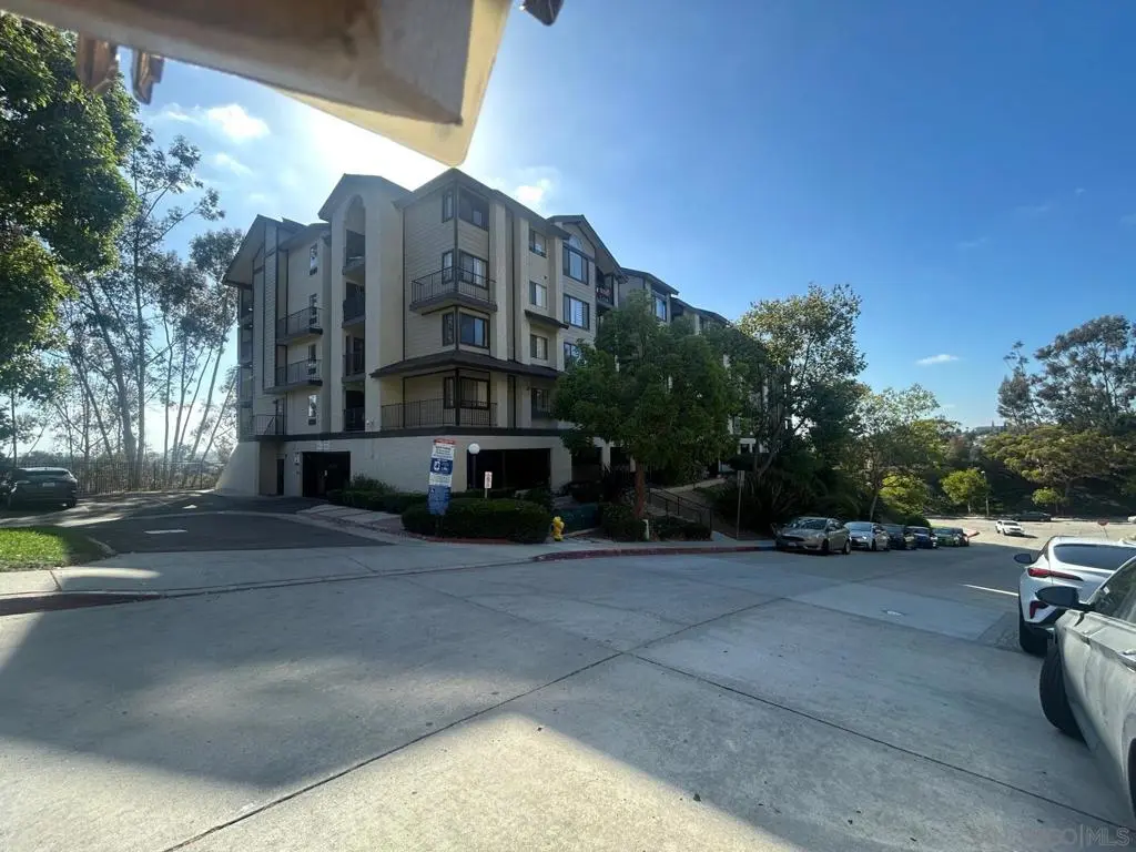 Townhouse for rent at 3980 Faircross 29, San Diego, CA featuring 2 beds and 2 baths