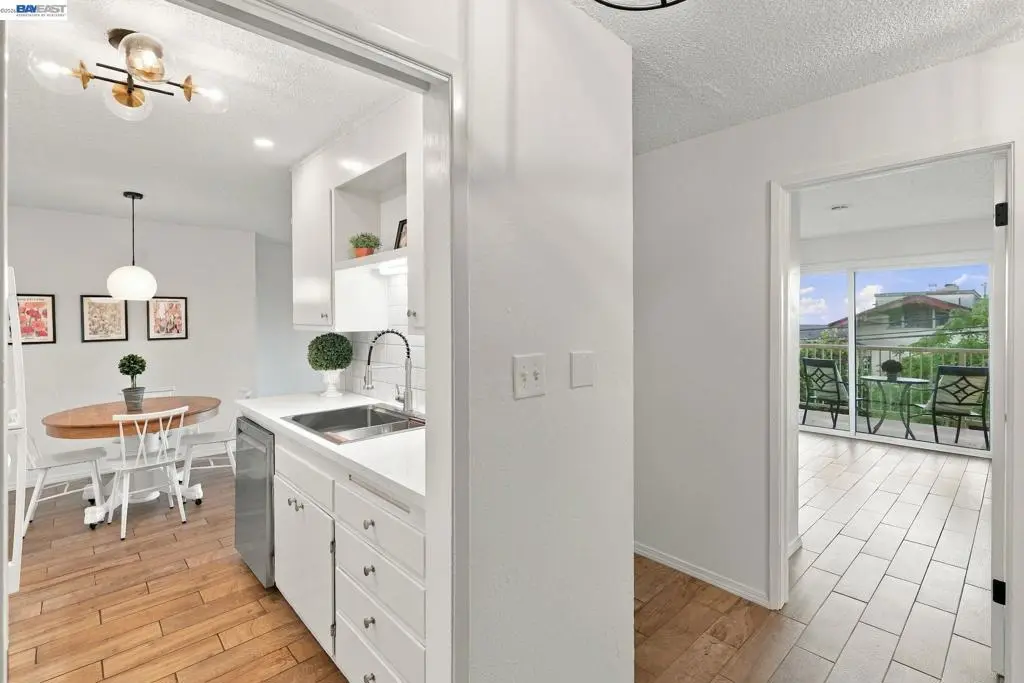 Condominium for sale at 2 Panoramic Way 105, Berkeley, CA featuring 2 beds and 1 bath