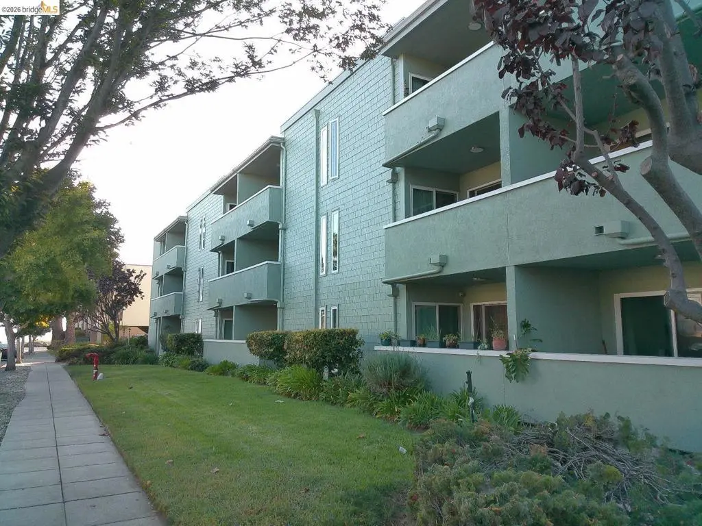 325 Kitty Hawk Rd 304, Alameda, CA — listing photo 1