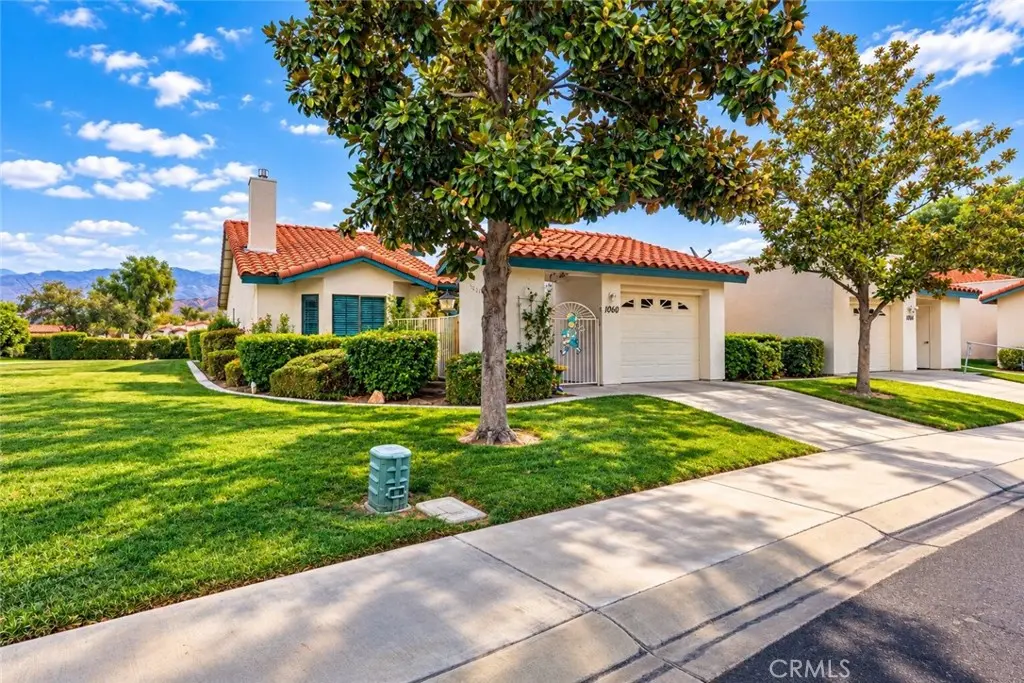 1060 Clubhouse, Hemet, CA — listing photo 1