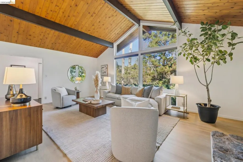 7094 Pinehaven Rd, Oakland, CA — listing photo 1
