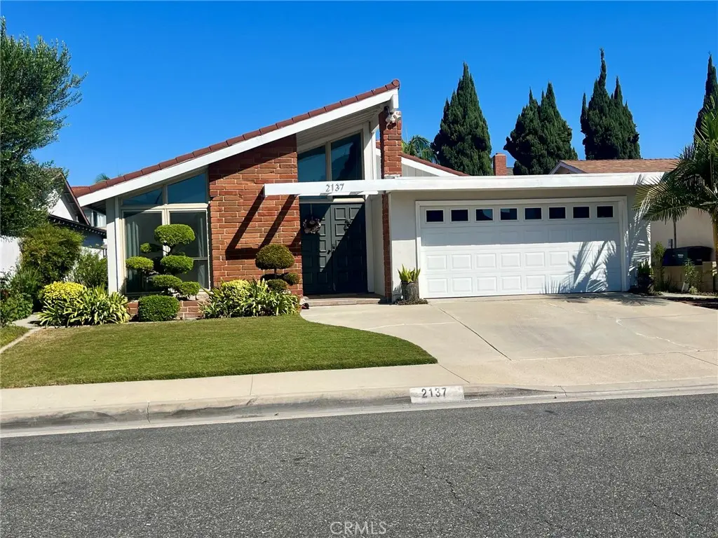2137 Denmead, Lakewood, CA — listing photo 1