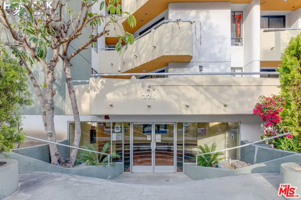 326 Westminster Avenue 404, Los Angeles, CA — listing photo 1