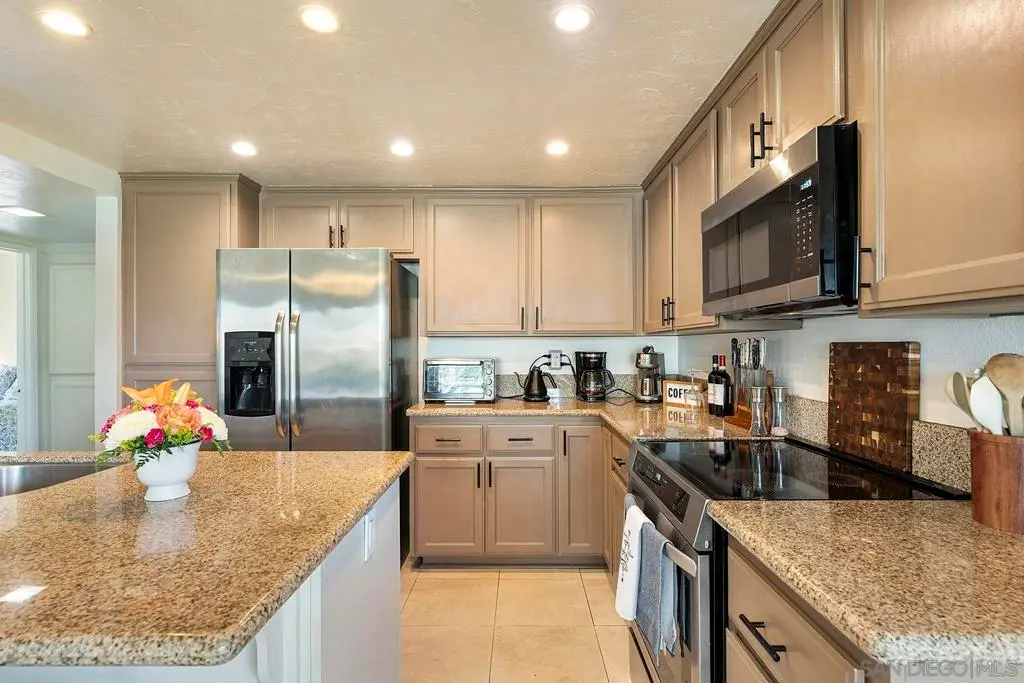 355 N Melrose Dr N E, Vista, CA — listing photo 1