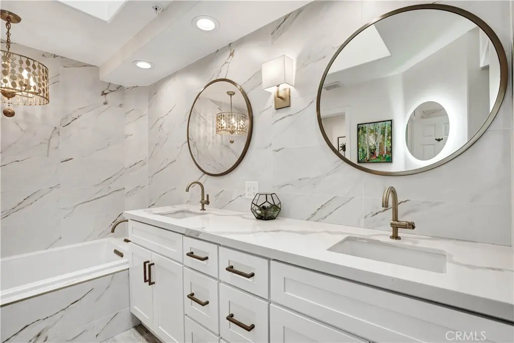 2253 Martin 420, Irvine, CA — listing photo 1