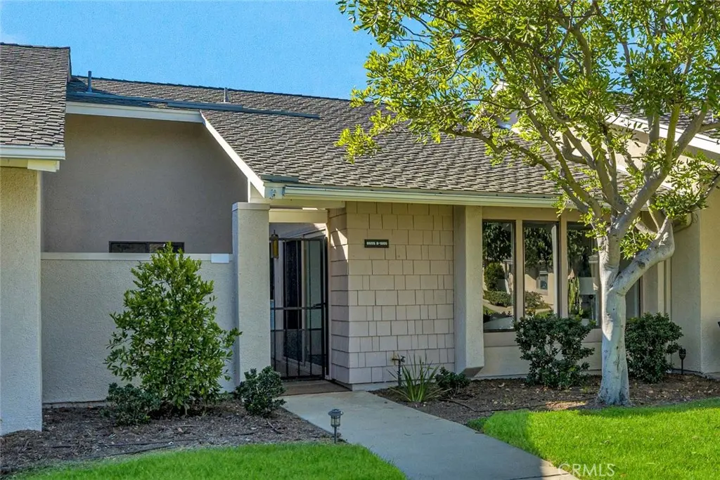 8605 Solano 1005-B, Huntington Beach, CA — listing photo 1