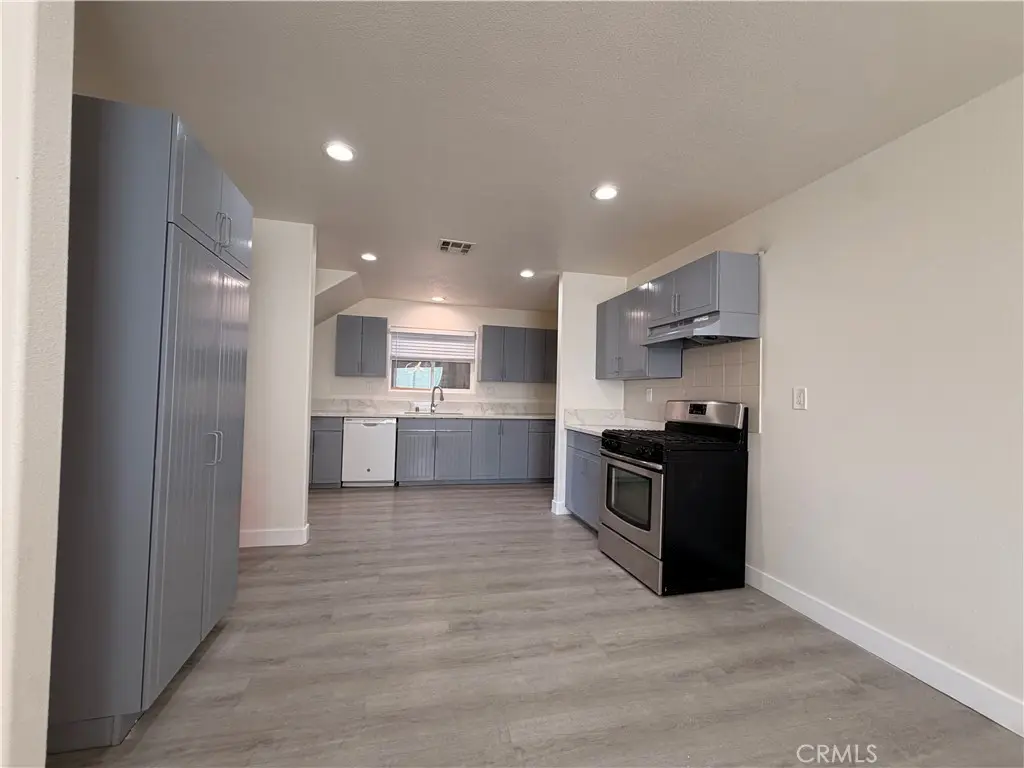 Duplex for rent at 905 W Sumner A - Front, Lake Elsinore, CA featuring 3 beds and 3 baths